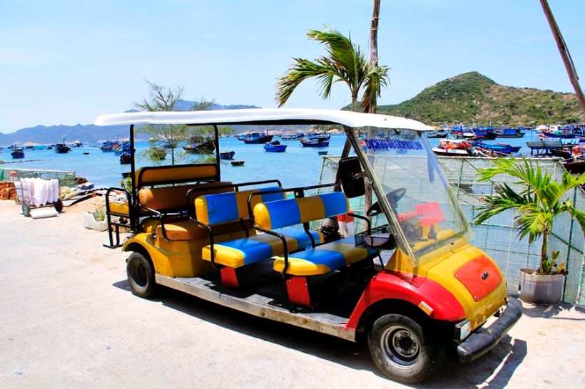 Xe điện trên đảo Bình Ba