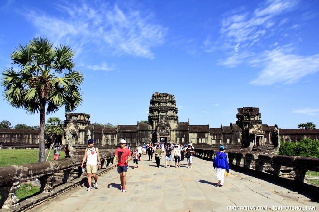 Đường vào Angkor Wat