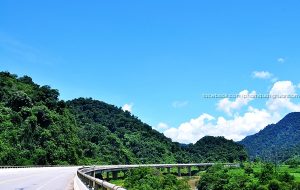 Đường Mòn Hồ Chí Minh khúc đi vào rừng quốc gia Cúc Phương