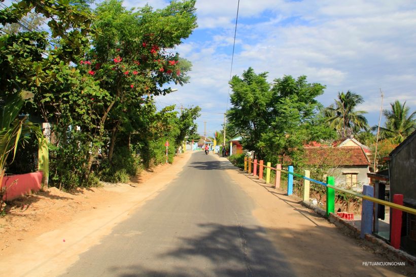 Con đường đầu làng