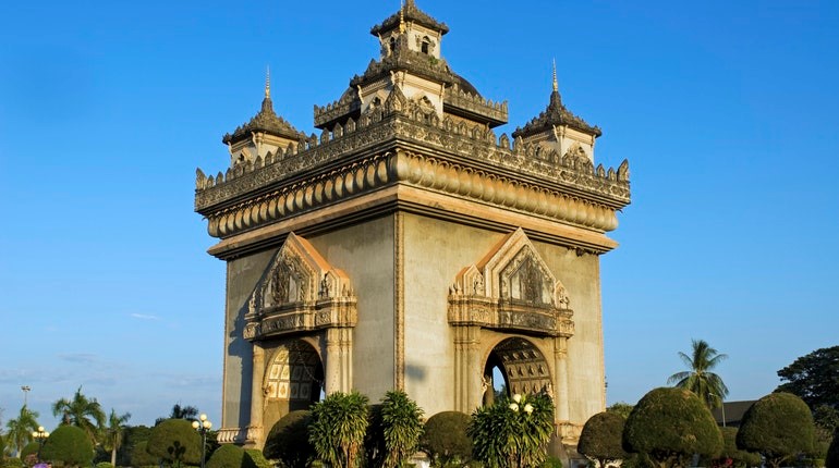 Patuxai là một công trình kiến trúc ấn tượng được xây dựng để tưởng nhớ sự độc lập của Lào