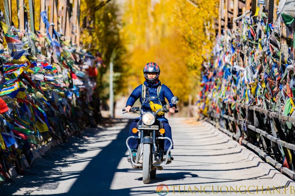 Tập làm quen với xe máy ở Ladakh